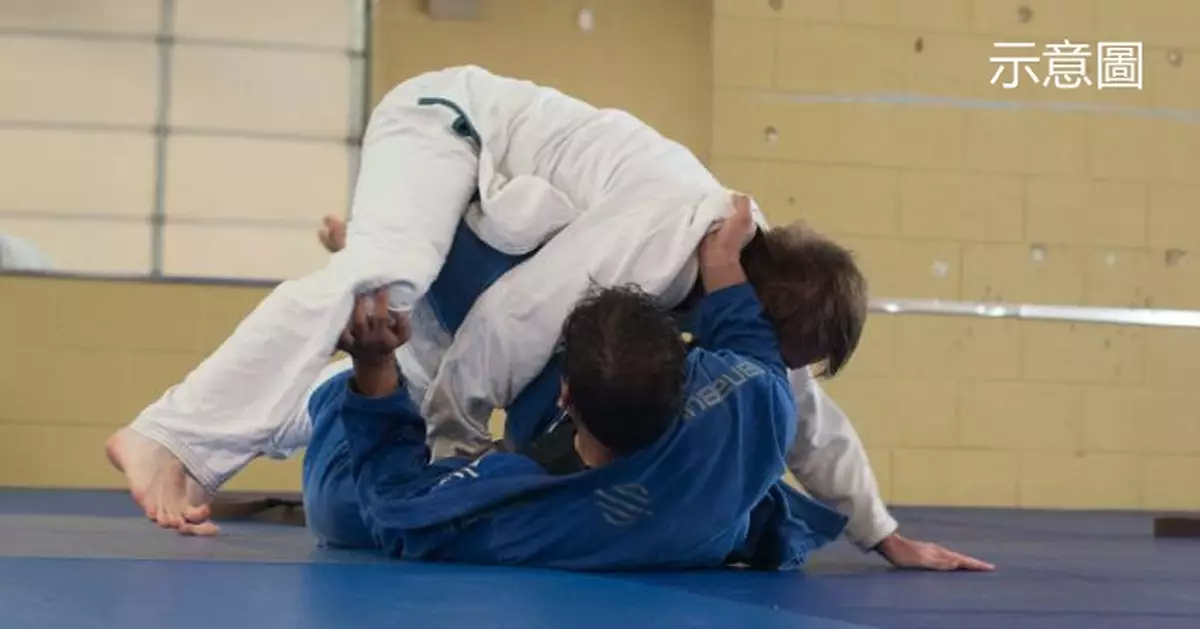 澳女遭醉漢闖屋襲擊 男鄰居英勇飛撲用「巴西柔術」成功制伏