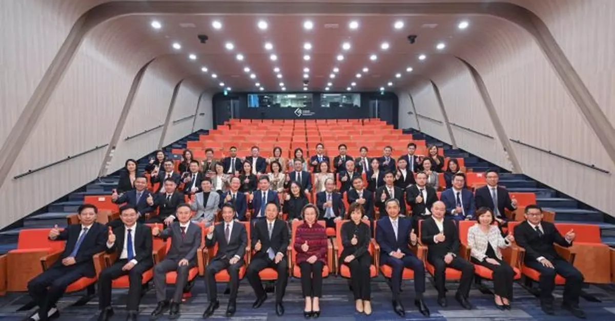 三十位內地赴港公務員本月初起於政府展開四星期至三個月交流