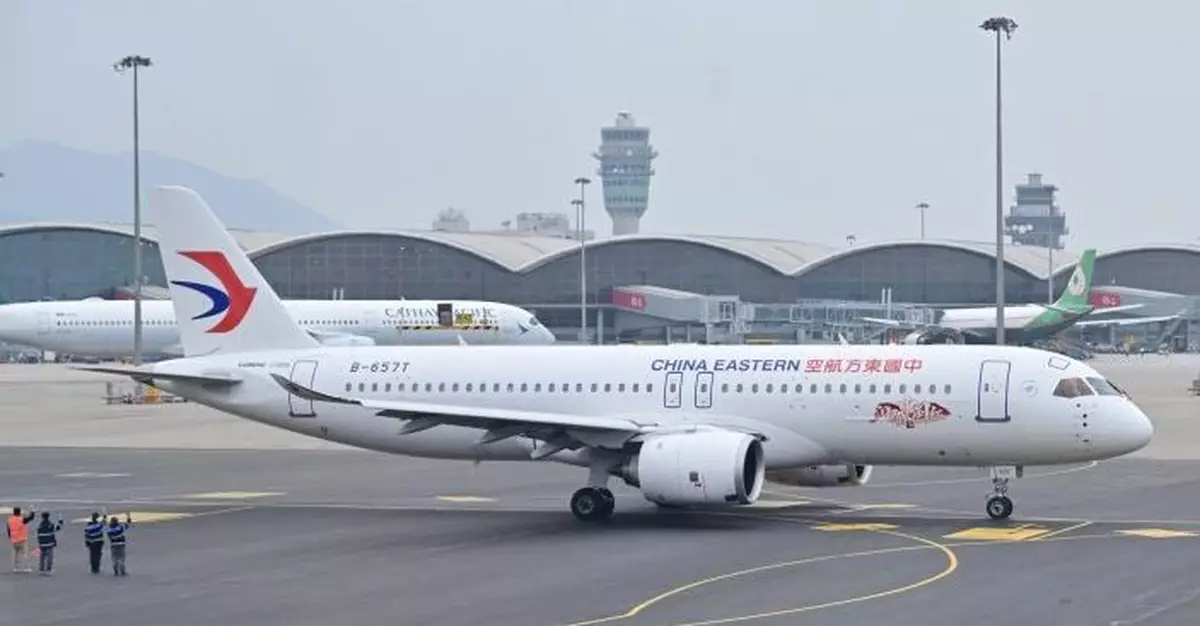 C919首日來回滬港 機長指香港三跑系統運行非常平穩