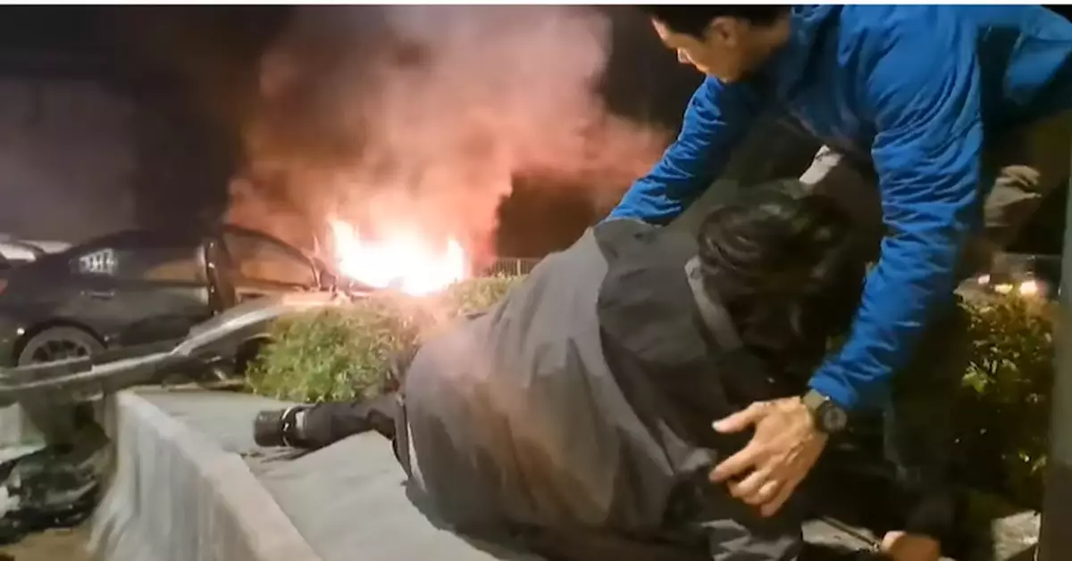 西貢公路私家車撞路壆後起火司機及時逃生送院 生死一刻曝光