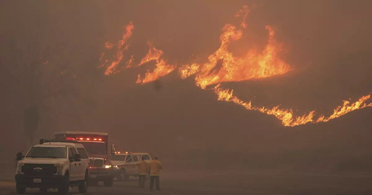 美國加州再發生山火 已焚毀超過40平方公里土地