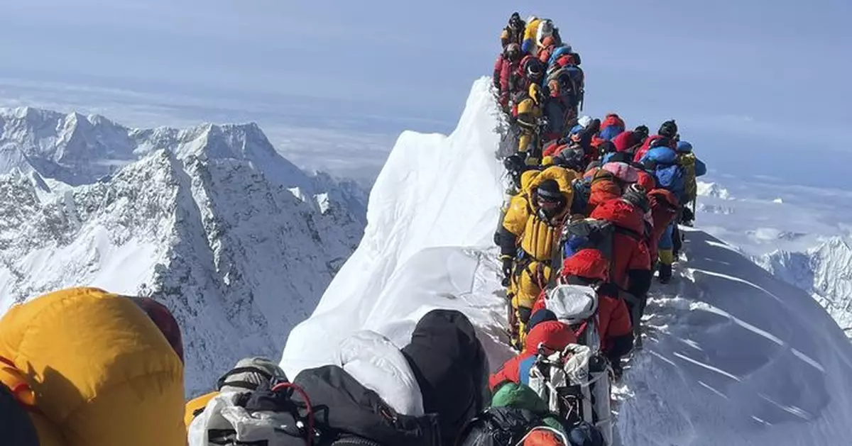 尼泊爾政府提高珠穆朗瑪峰登山許可證費用三成六 9.1起生效