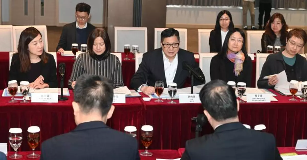 鄧炳強與深圳市副市長羅晃浩共同主持港深口岸規劃建設專班會議