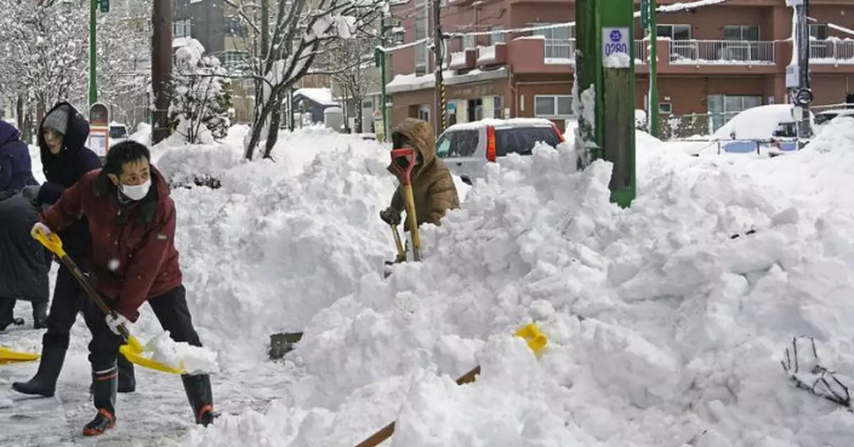 日本大雪至少2死 新潟岐阜積雪2至3米