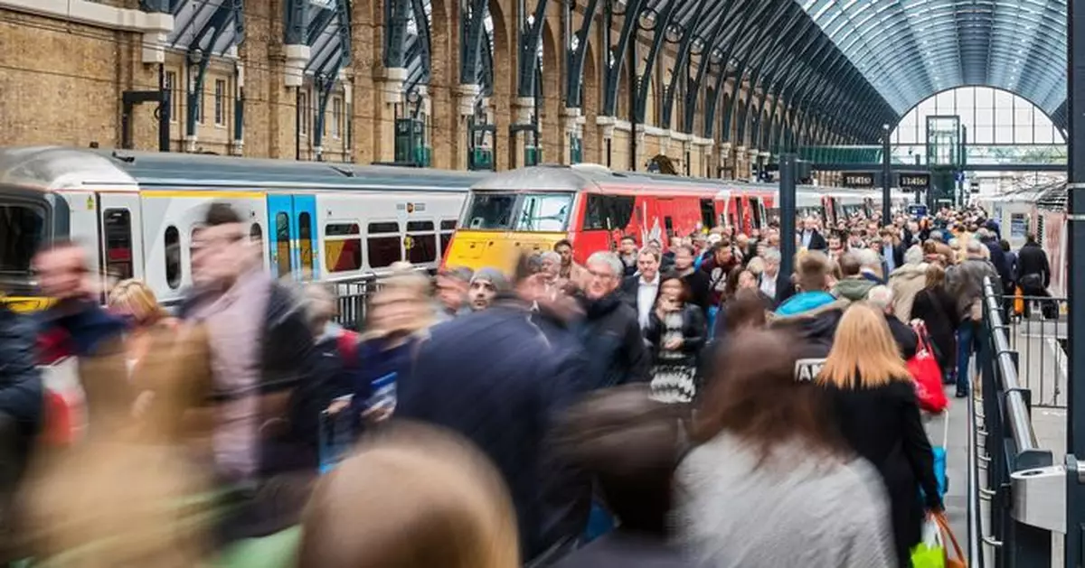 為防乘客趕車出危險 英鐵路「時刻表」發車前3分鐘被消失 民眾批：更混亂