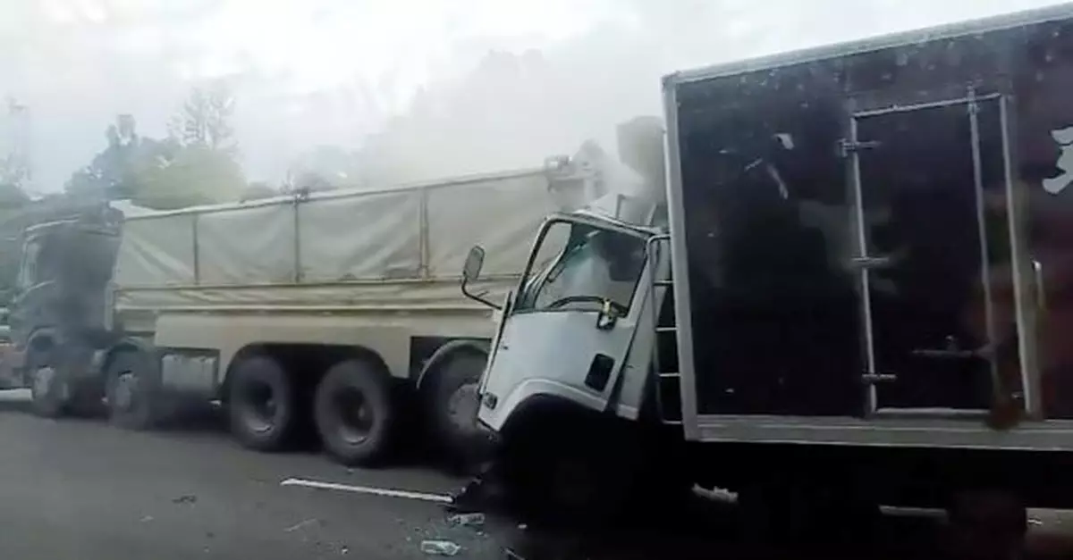 元朗公路車禍一死六傷　輕型貨車司機送院不治