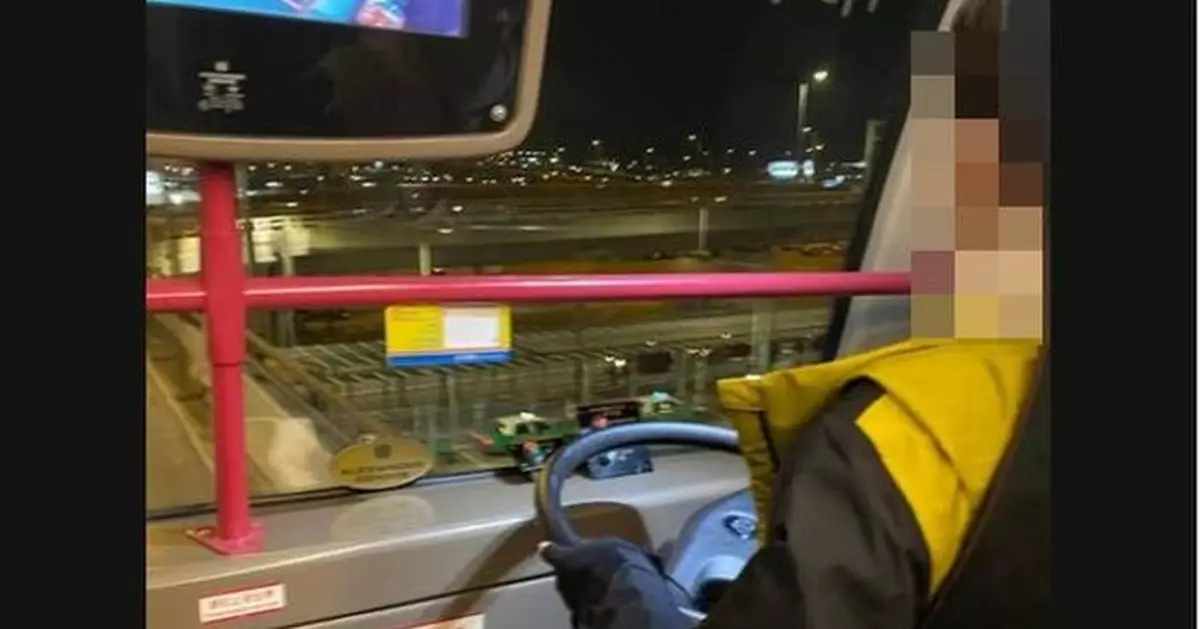 巴士迷自備「軚盤」體驗做「上層車長」 網笑：呢啲咪叫Pro囉