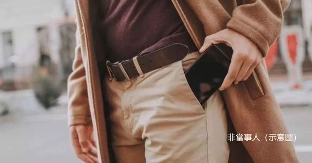 手機放褲袋突自燃冒煙 大馬男急除褲自救大腿仍遭嚴重灼傷