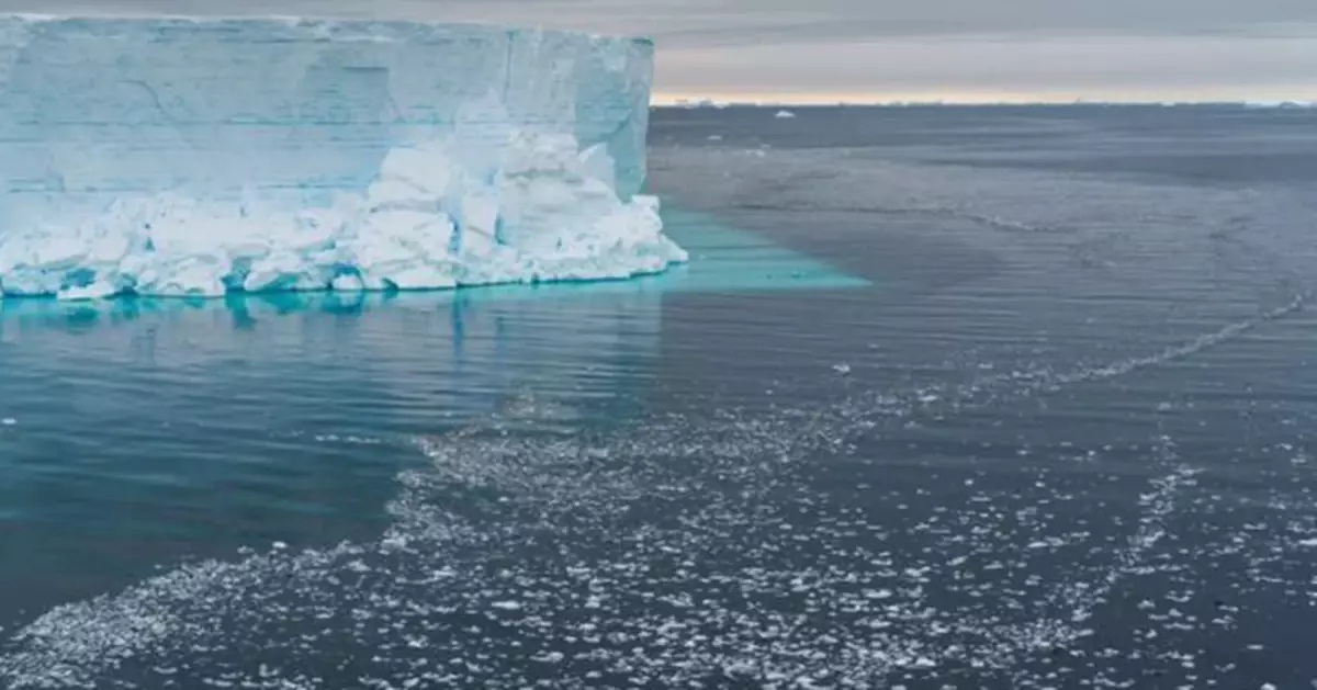 510平方公里冰山崩解瞬間！科學家直擊南極深海驚現神秘生態系