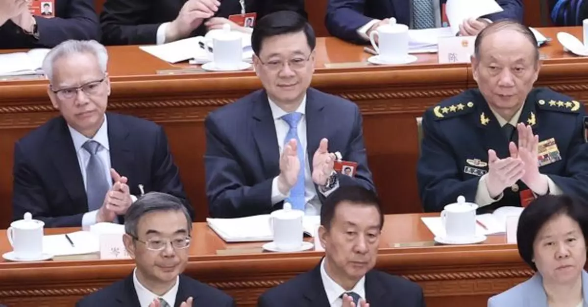 全國兩會｜李家超稱香港會繼續深化對外交往　大力開拓新市場