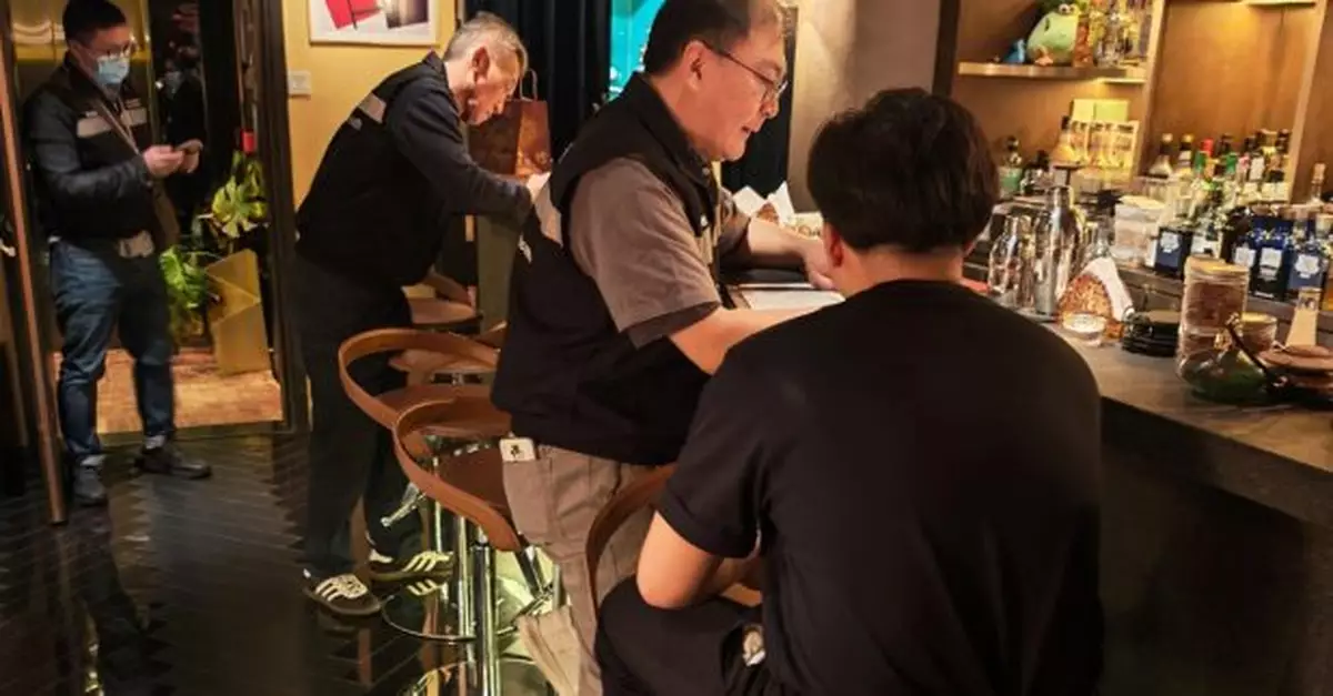 控煙酒辦打擊非法吸食水煙巡查中區酒吧　發出兩張罰款通知書