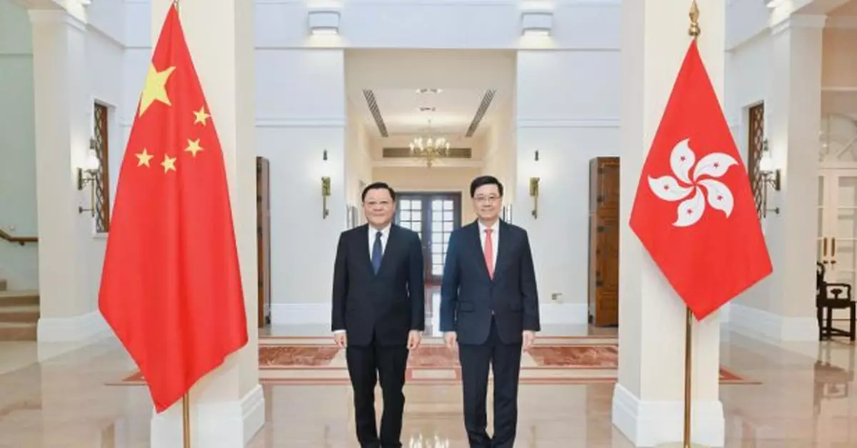 李家超會見廣東省省長王偉中　就進一步加強粵港合作交流