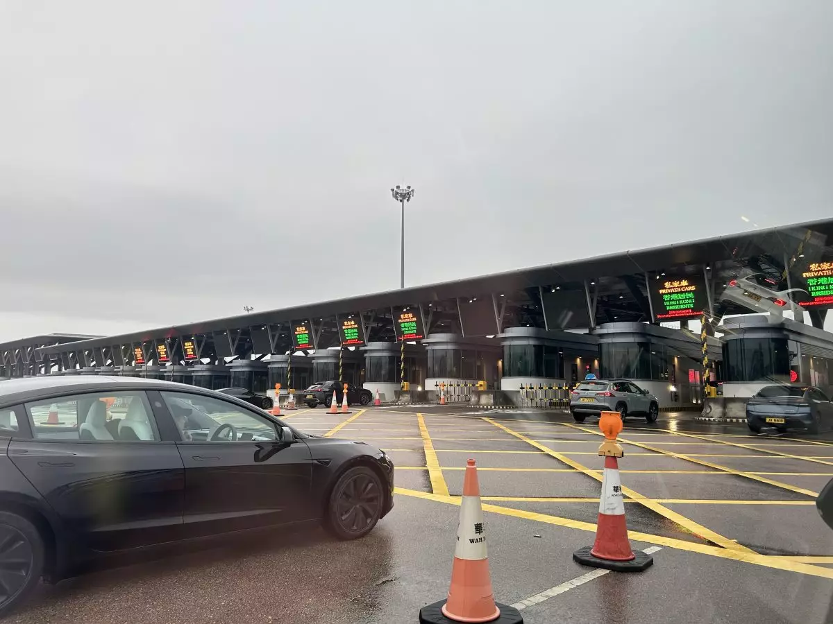 港車北上。巴士的報記者攝
珠海口岸