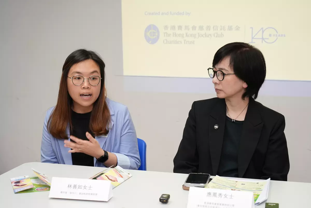林善如(左一)與Carmen建立長時間密切聯繫,提供情緒支援,協助她改善與父親的溝通。(巴士的報記者攝)