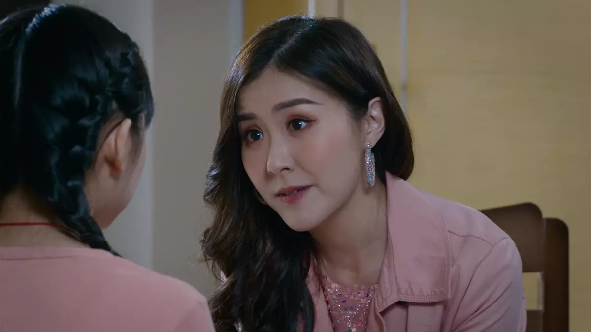 就算「阿女」扭計,阿Moon嘅眼神都係咁溫柔,只係多咗啲無奈。