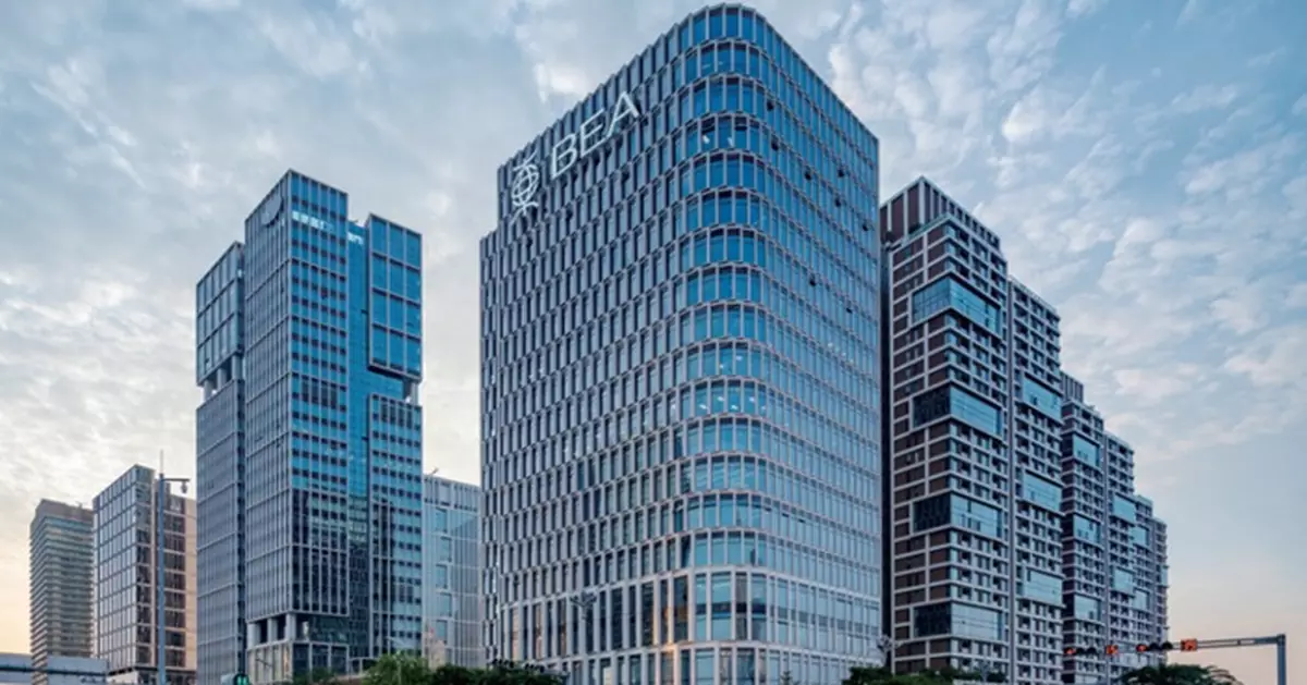 李國寶夫婦及李國章增持東亞