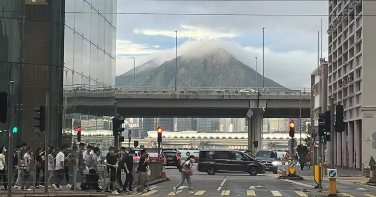 「港產富士山」網上爆紅 網民「富士山下」打卡： 啟德碼頭可扮新幹線
