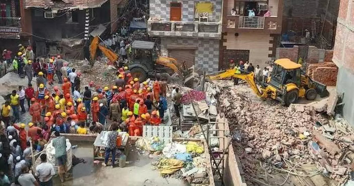 印度德里建築中樓宇倒塌至少11人死亡