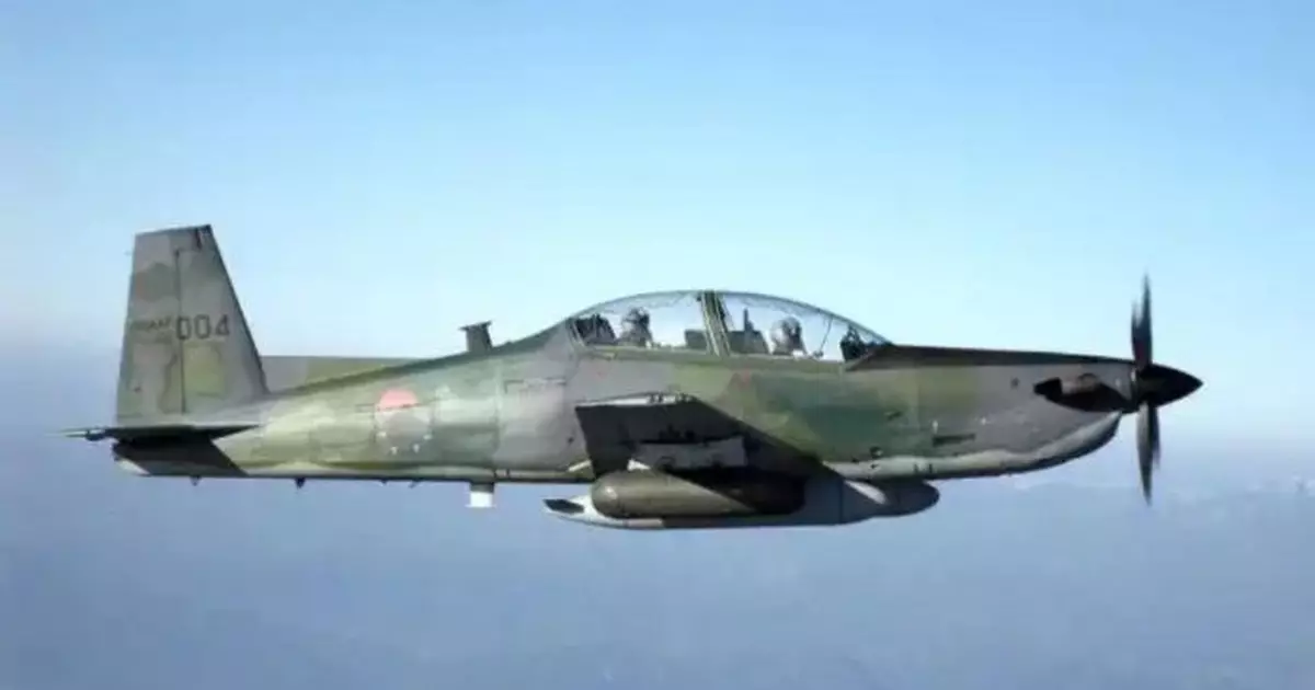 南韓空軍戰機訓練期間 機炮吊艙及空油箱掉落