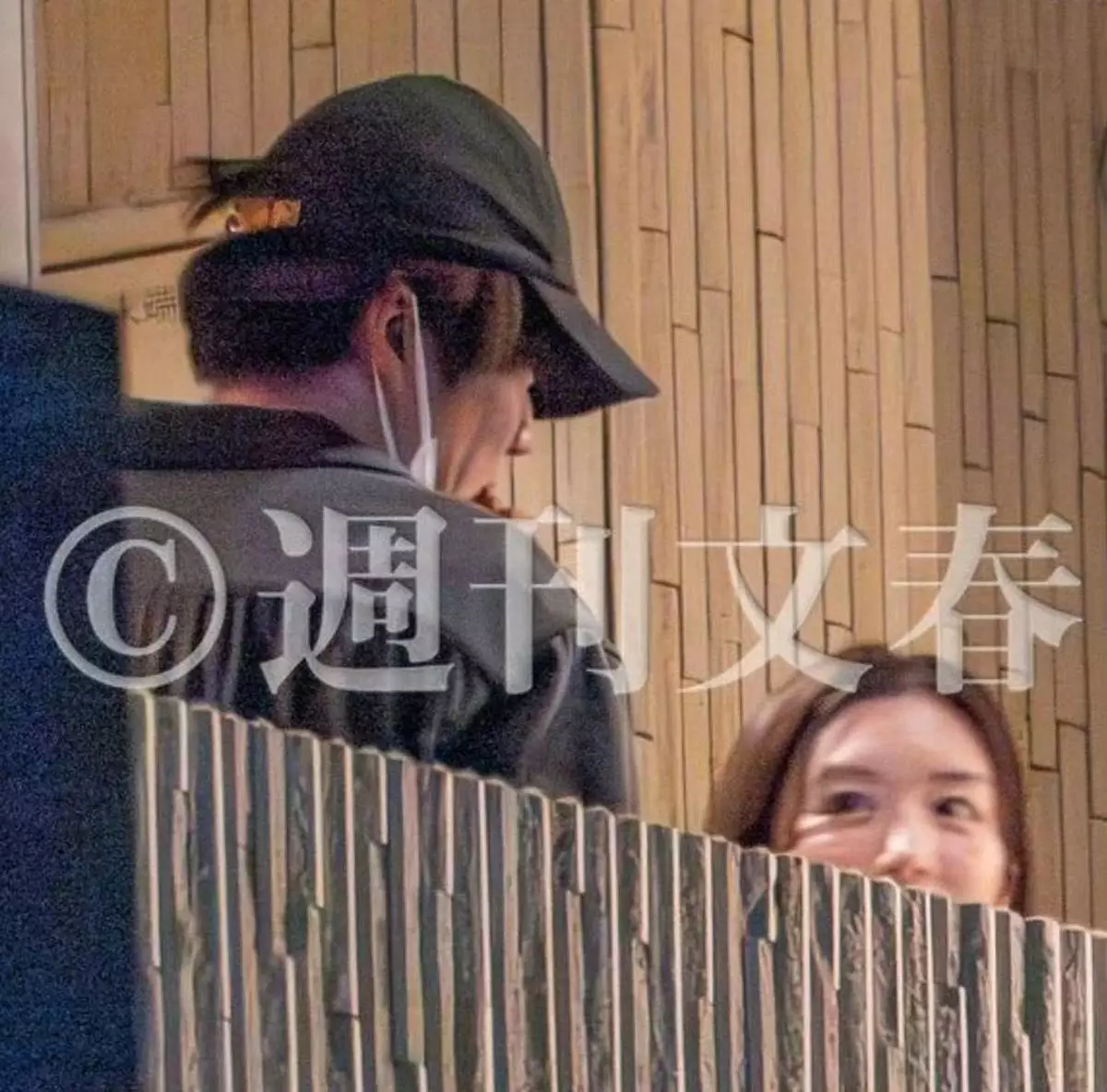 《週刊文春》公開二人偷情的證據。