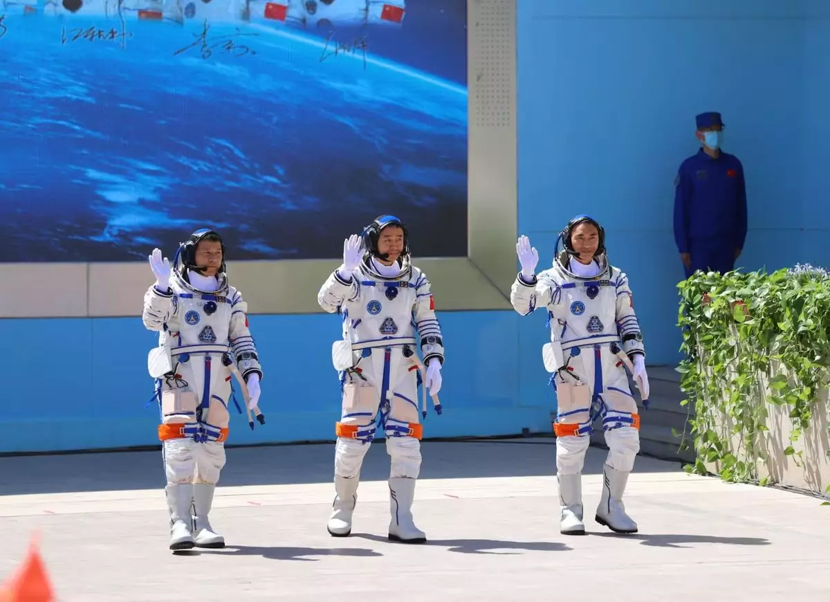 神舟二十號載人飛行任務航天員乘組出征儀式,衛星發射中心舉行。人民網圖片