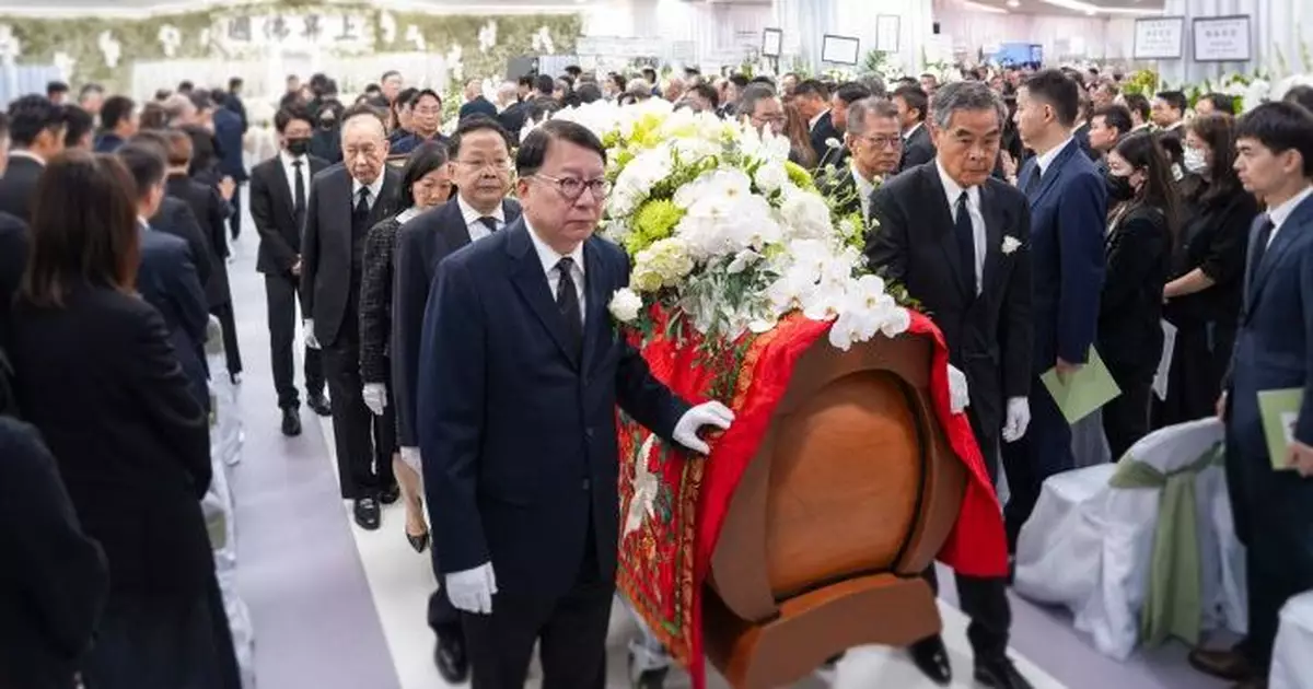 李兆基中午12時30分辭靈出殯 梁振英陳國基等10人扶靈