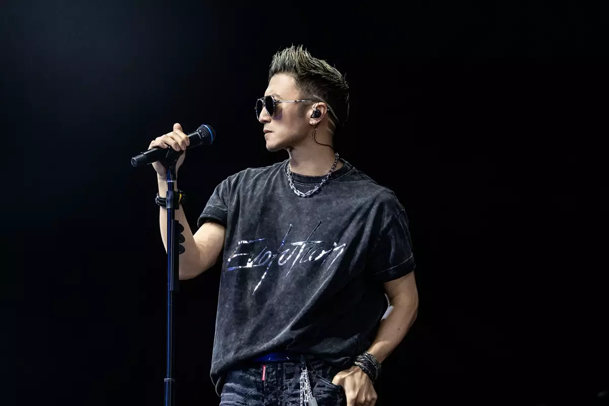 謝霆鋒在最後一曲《活著VIVA》前感性喊話