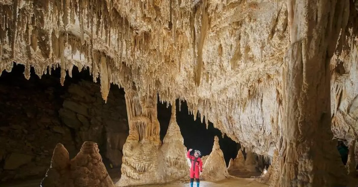 貴州深山發現4.8億年前「地下水晶宮」藏上千根純白石鐘乳