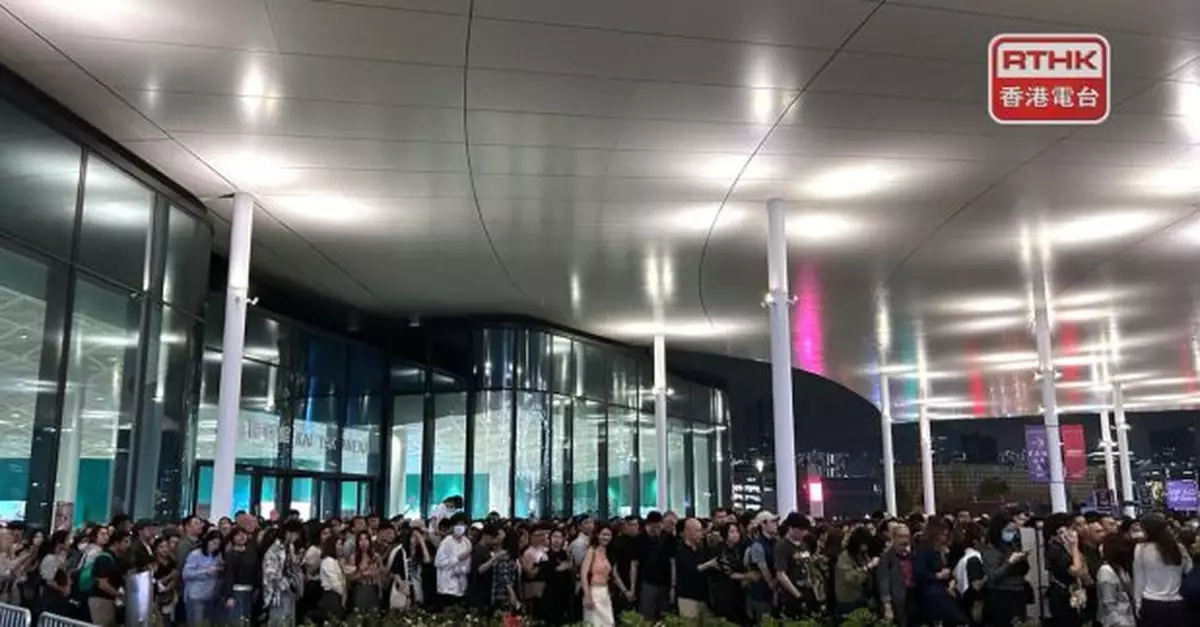Coldplay演唱會散場後約半小時大批觀眾於園區排隊離開