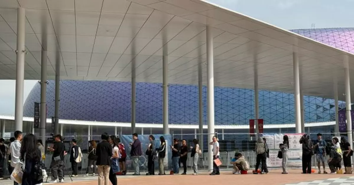 消息指警方再發現有人兜售Coldplay黃牛票將票控一男子