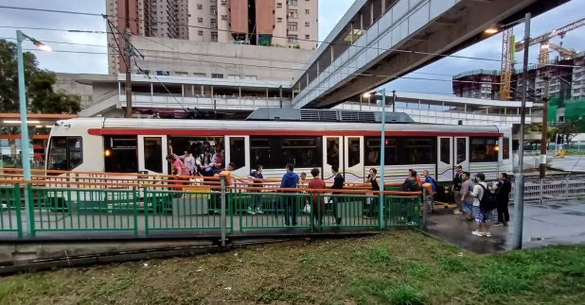 女子遭輕鐵撞傷送院　港鐵指女事主突然衝出　車長響號並急剎車