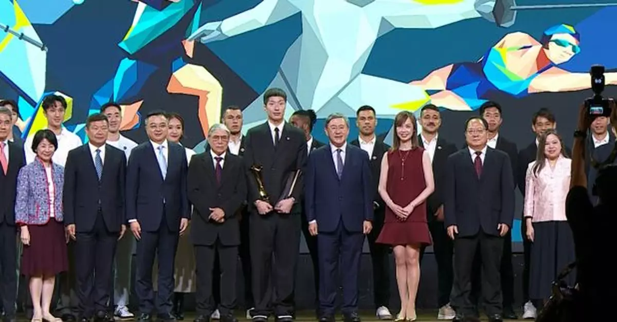 張家朗江旻憓獲星中之星傑出運動員　卓永興讚運動員表現引以為傲