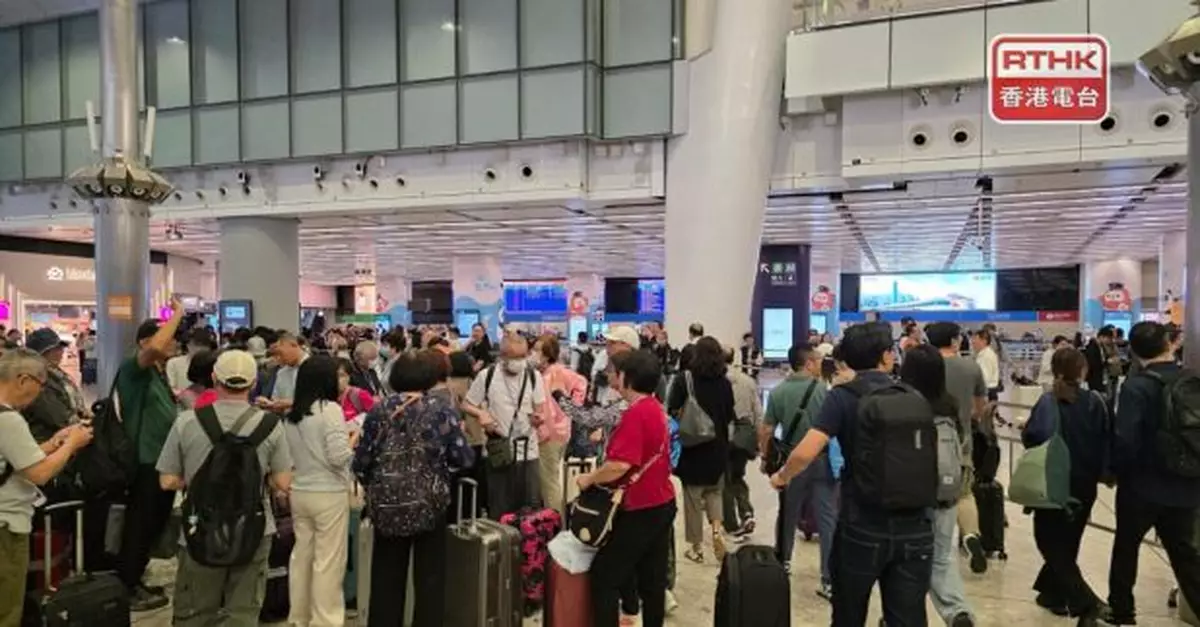 不少市民在西九站乘高鐵返內地遊玩　稱內地消費較平