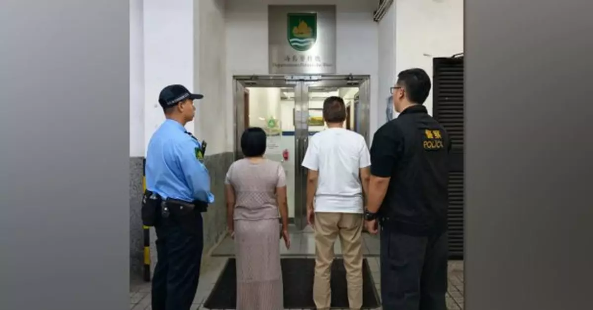 一名港人於澳門涉嫌拾遺不報一部手機被捕　