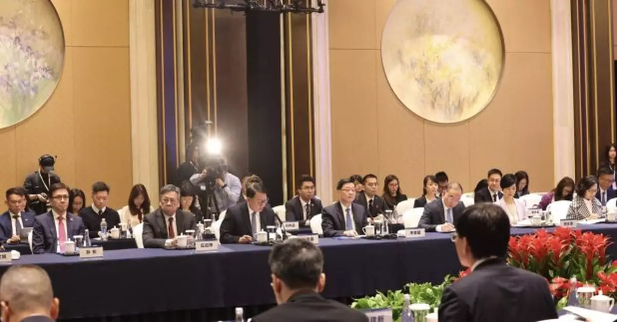 李家超稱香港憑藉國際金融中心及一國兩制可助浙江企業開拓市場