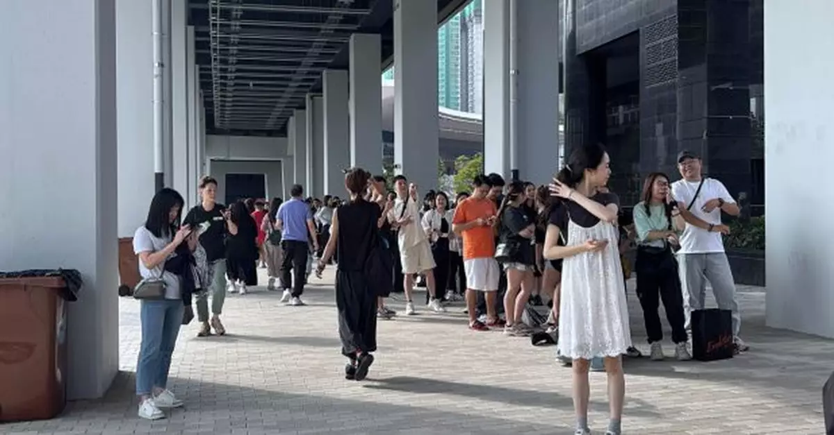 啟德主場館一連四晚演唱會　不少持票人士陸續到場排隊等候入場