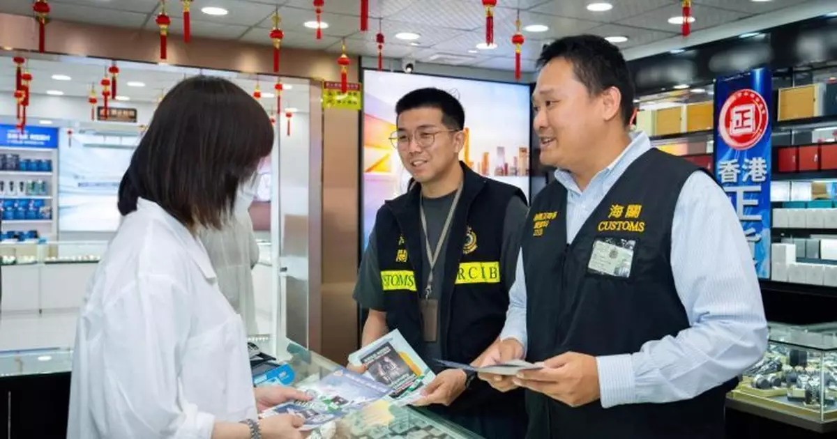 黃金周前夕海關中英街聯合巡邏 提醒商戶勿售冒牌物品及私煙