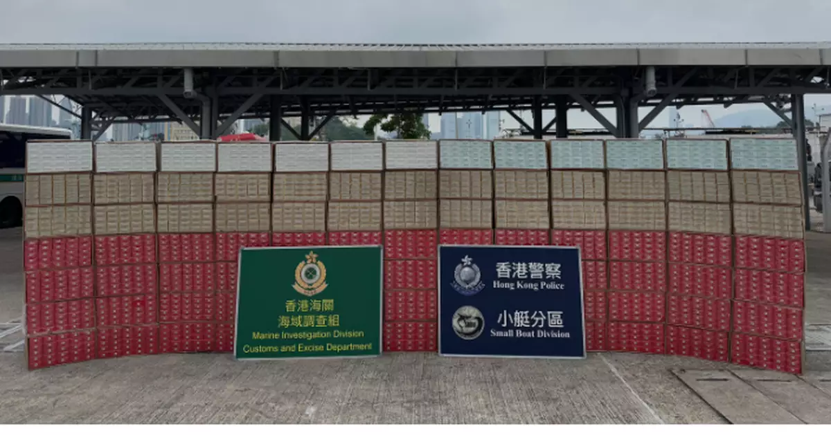 警方海關梅窩聯合反走私檢近200箱懷疑私煙 落貨男乘快艇逃往內地