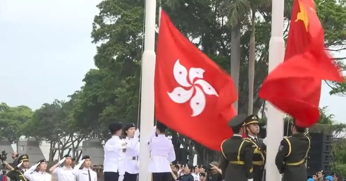 五四運動106周年及抗日戰爭暨世界反法西斯戰爭勝利80年 金紫荊廣場舉行升旗禮