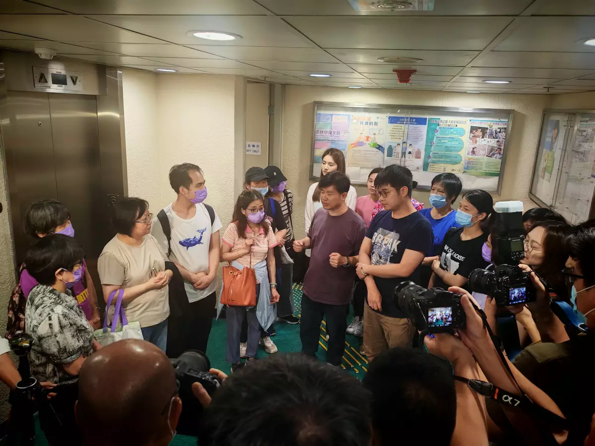 海皇粥店員工早前到勞工處。丘燿誠FB