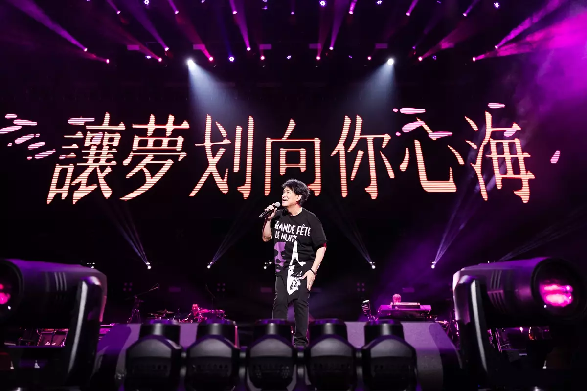 「少年」主題部分則帶來了多首膾炙人口的曲目。
