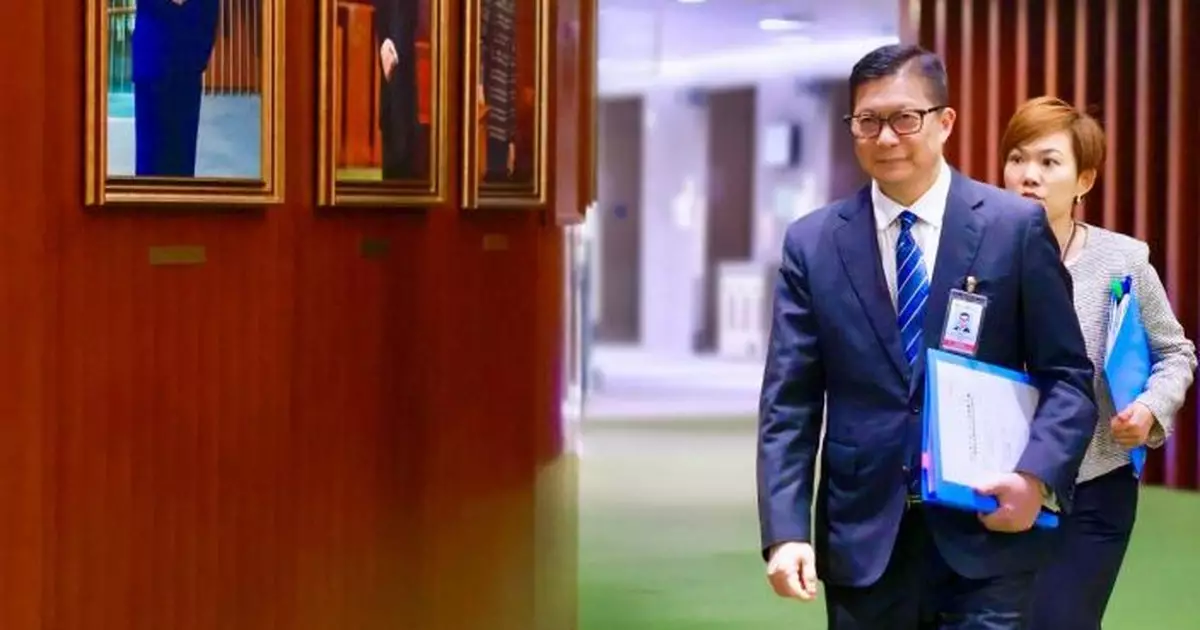 鄧炳強：警去年接172宗窺淫罪報案　多數以智能手機偷拍