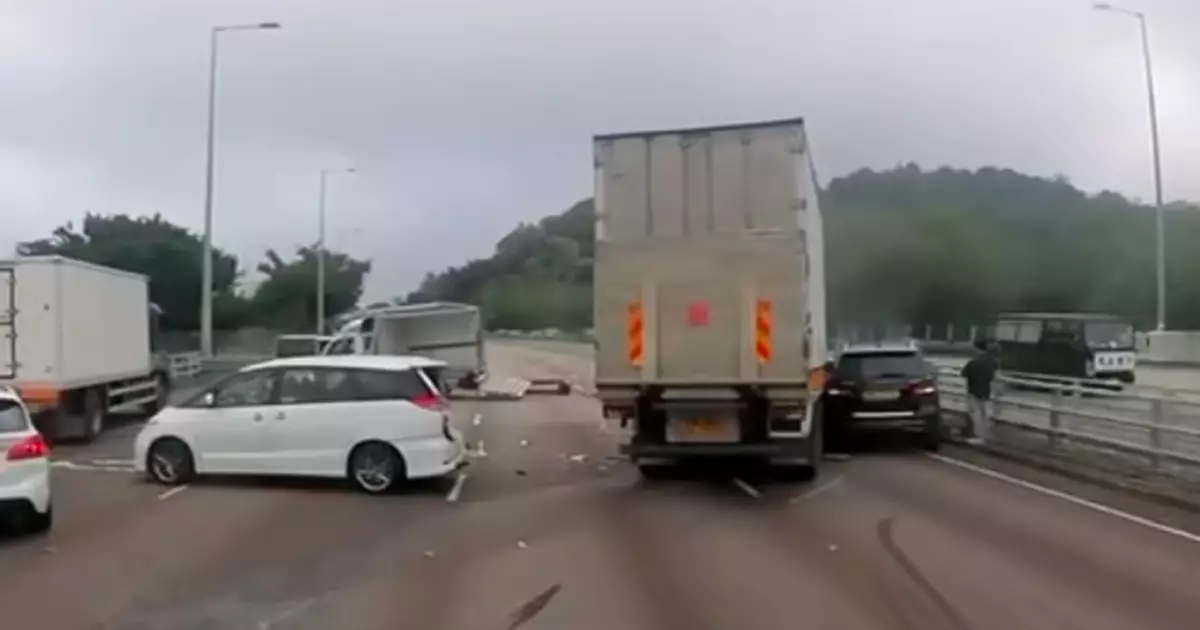 吐露港公路5車連環相撞　至少6人傷現場一度大塞車