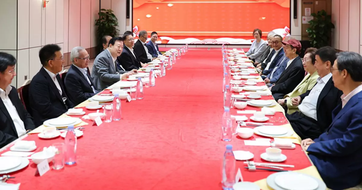 夏寶龍繼續澳門考察行程　與澳區人大政協飲早茶交流