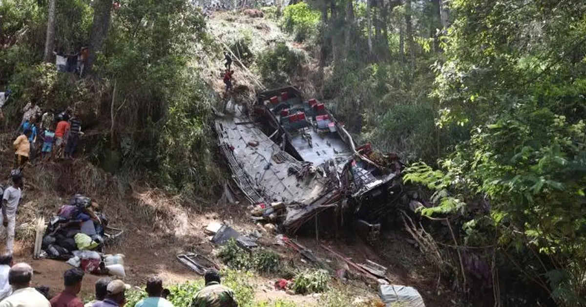 斯里蘭卡巴士失控墮崖 增至21死最少14傷