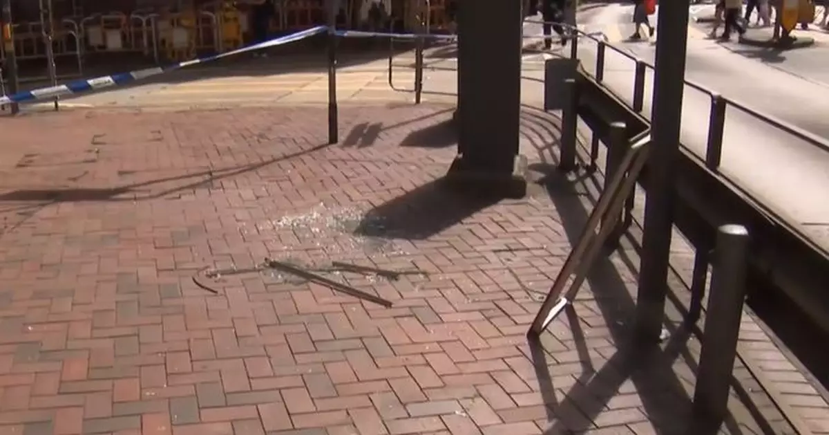 北角南天大廈有鋁窗墮下 男途人被碎片擊中小腿淌血送院