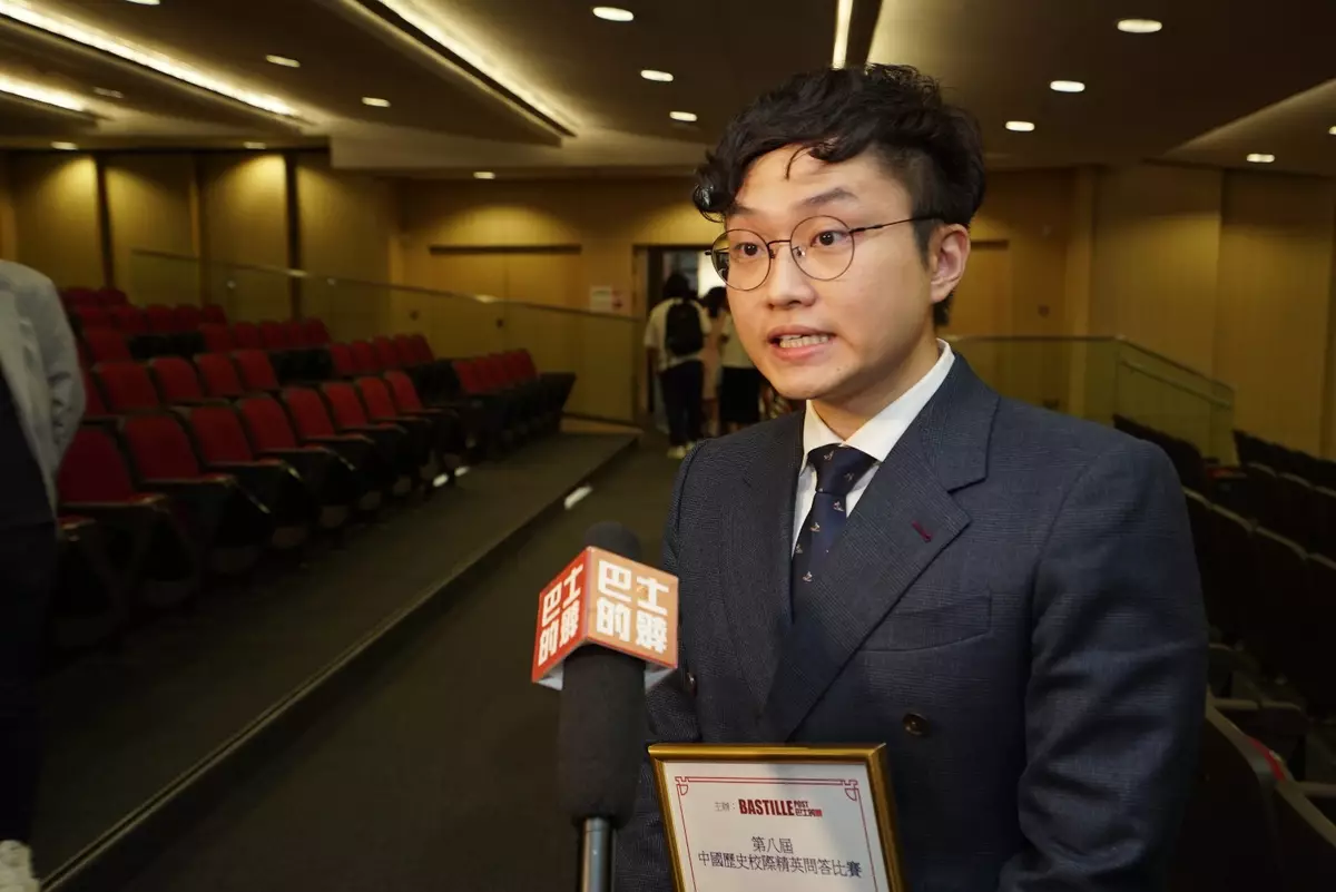 喇沙書院帶隊老師曾維忠。巴士的報記者攝