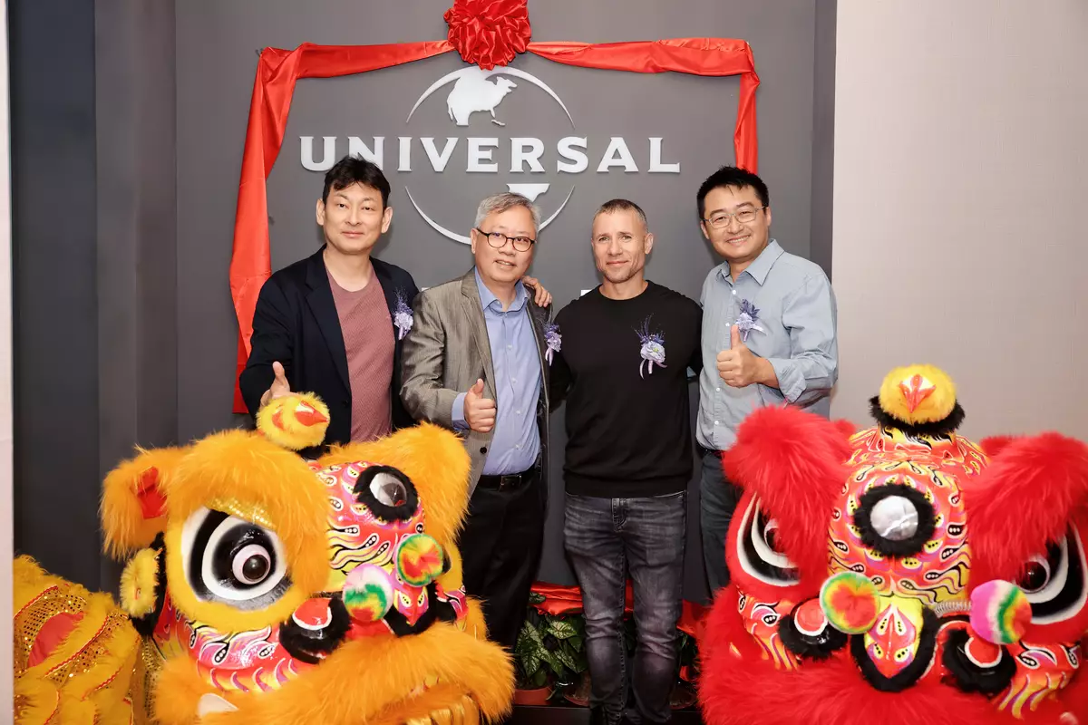 (左起)環球音樂集團大中華區財務長王愷(Araon Wang)、環球音樂香港董事總經理暨環球音樂大中華區高級副總裁陳志光(Gary Chan)、環球音樂集團市場發展執行副總裁亞當·格蘭奈特(Adam Granite)、環球音樂集團大中華區主席暨執行長徐毅(TimothyXu)