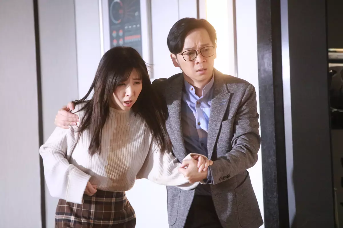 昨晚焦點主角係鄧智堅同譚嘉儀。