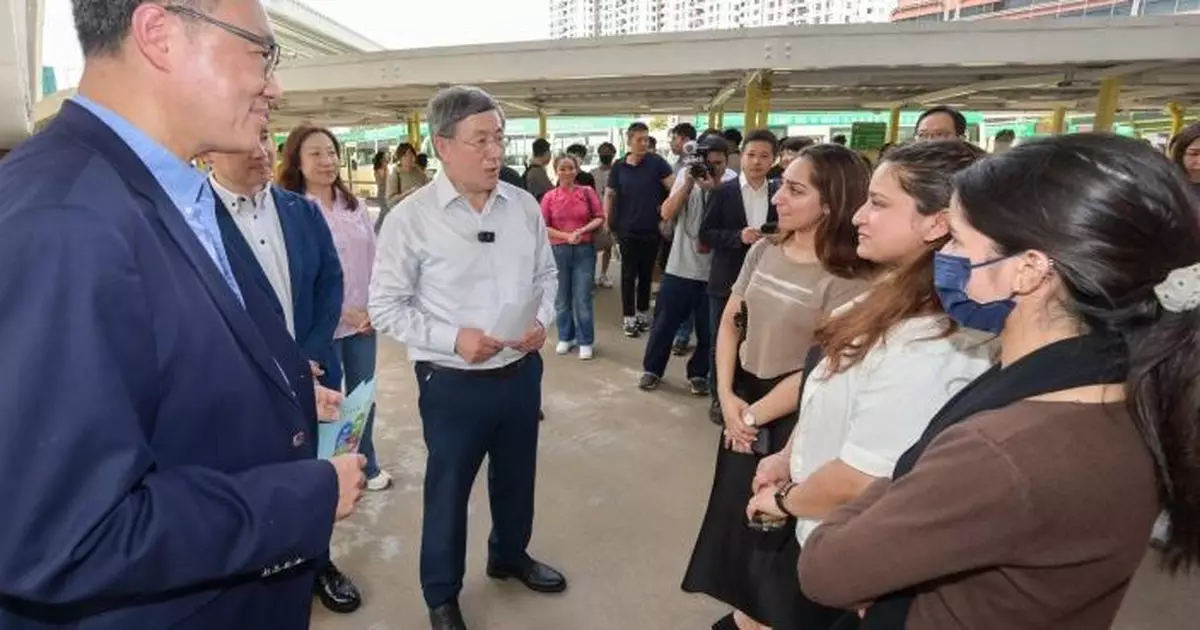 卓永興到沙田選民登記街站 呼籲市民登記成為選民